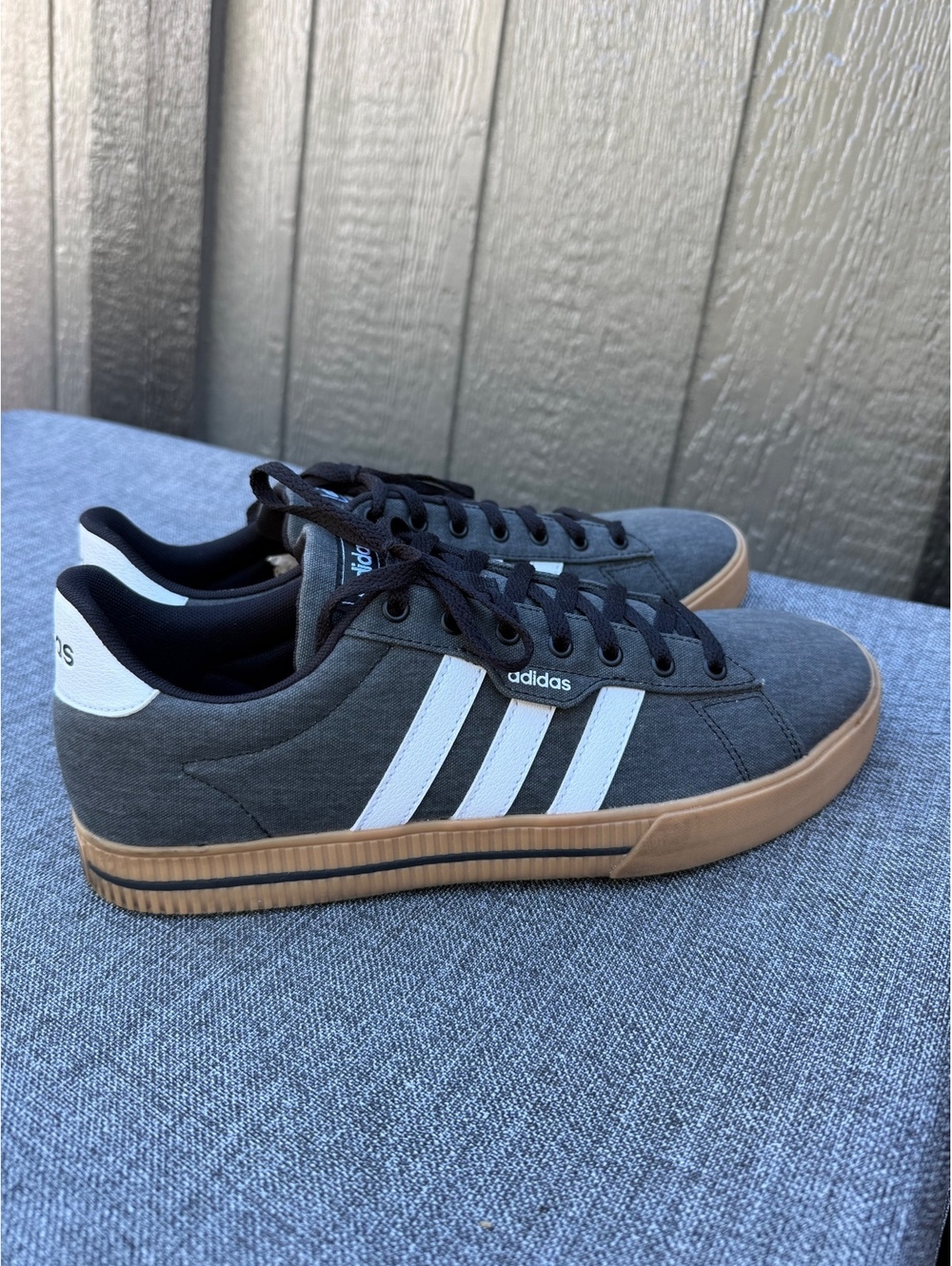 Adidas Men's Casual Sneakers Gray with White Stripes Size 11